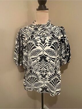 Joy Joy Black and Cream Floral Print Top, Lace sleeve insets, size Medium
